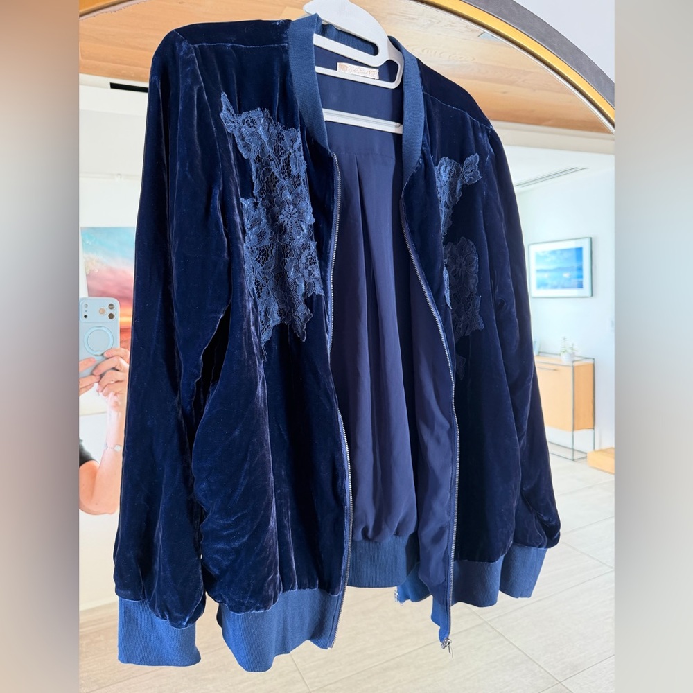 NWT Gold Hawk Ginger Navy Blue Velvet Lace Bomber Jacket Size Small Silk Blend